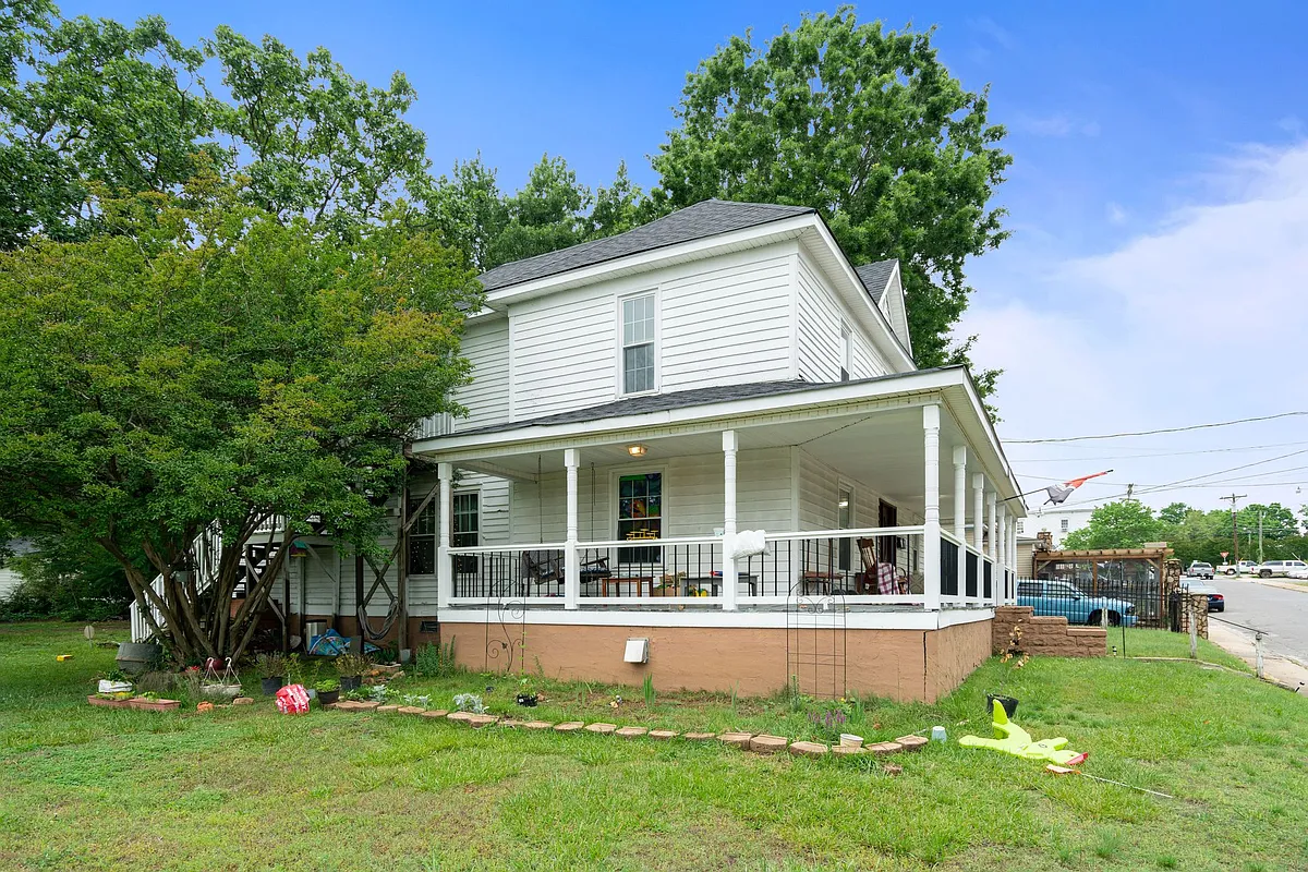 Building Photo - 1710 Lomond St