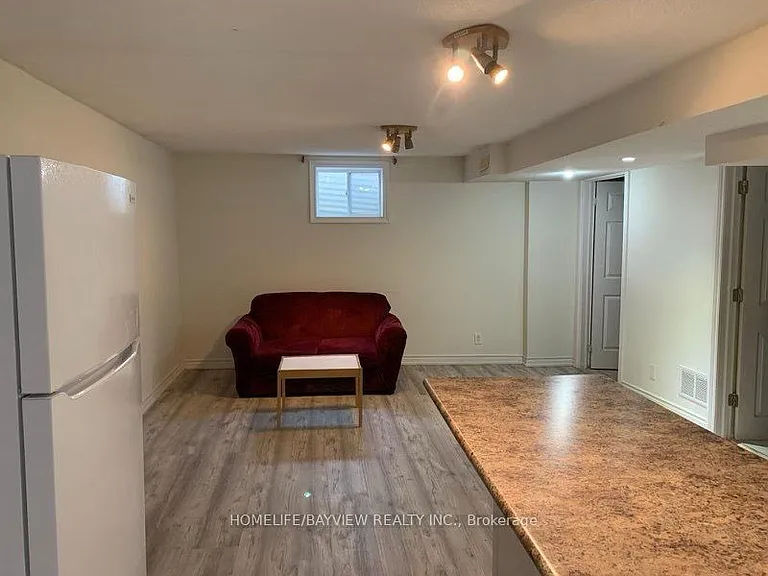 14 Guildwood Dr — Photo 3