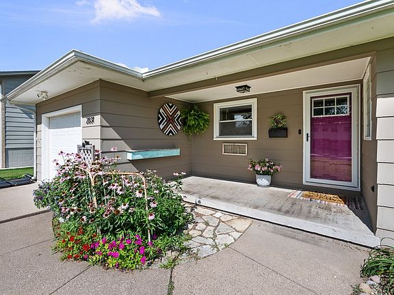 3rd image of 2831 Forest Rd