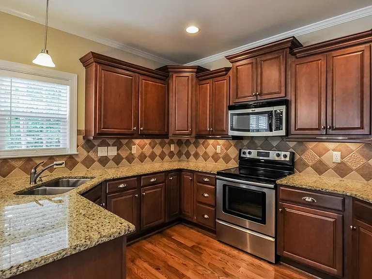 221 Worthington Ct — Photo 8