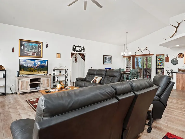 233 Guenevere Ave — Photo 7