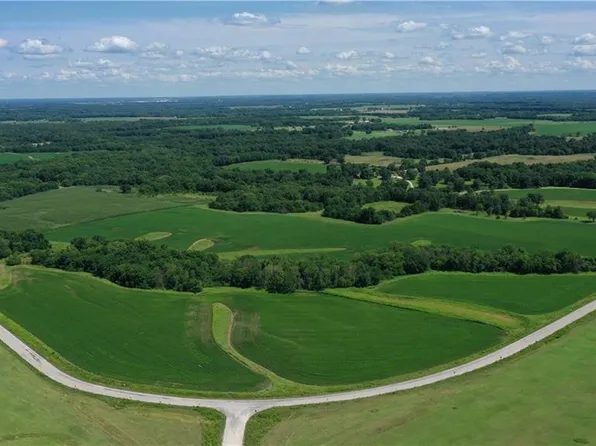 1530 Shawnee Rd, Pomona, KS 66076