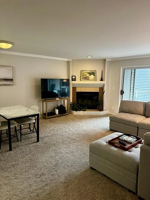 1 bed, 798 sqft, $2,475 — Photo 2