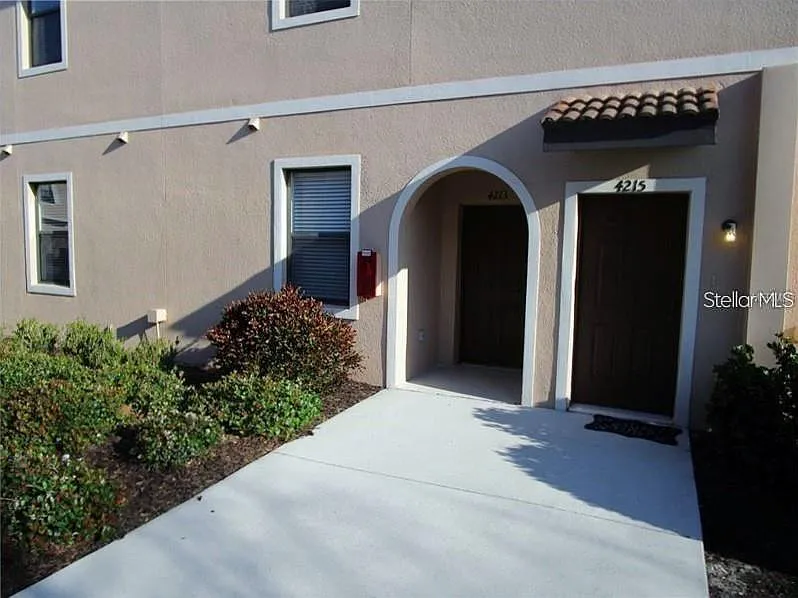 3 bed, 2.0 bath, 1210 sqft, $2,100 — Photo 3