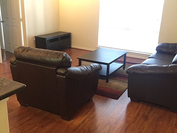 4th image of 600 13th St Unit 445