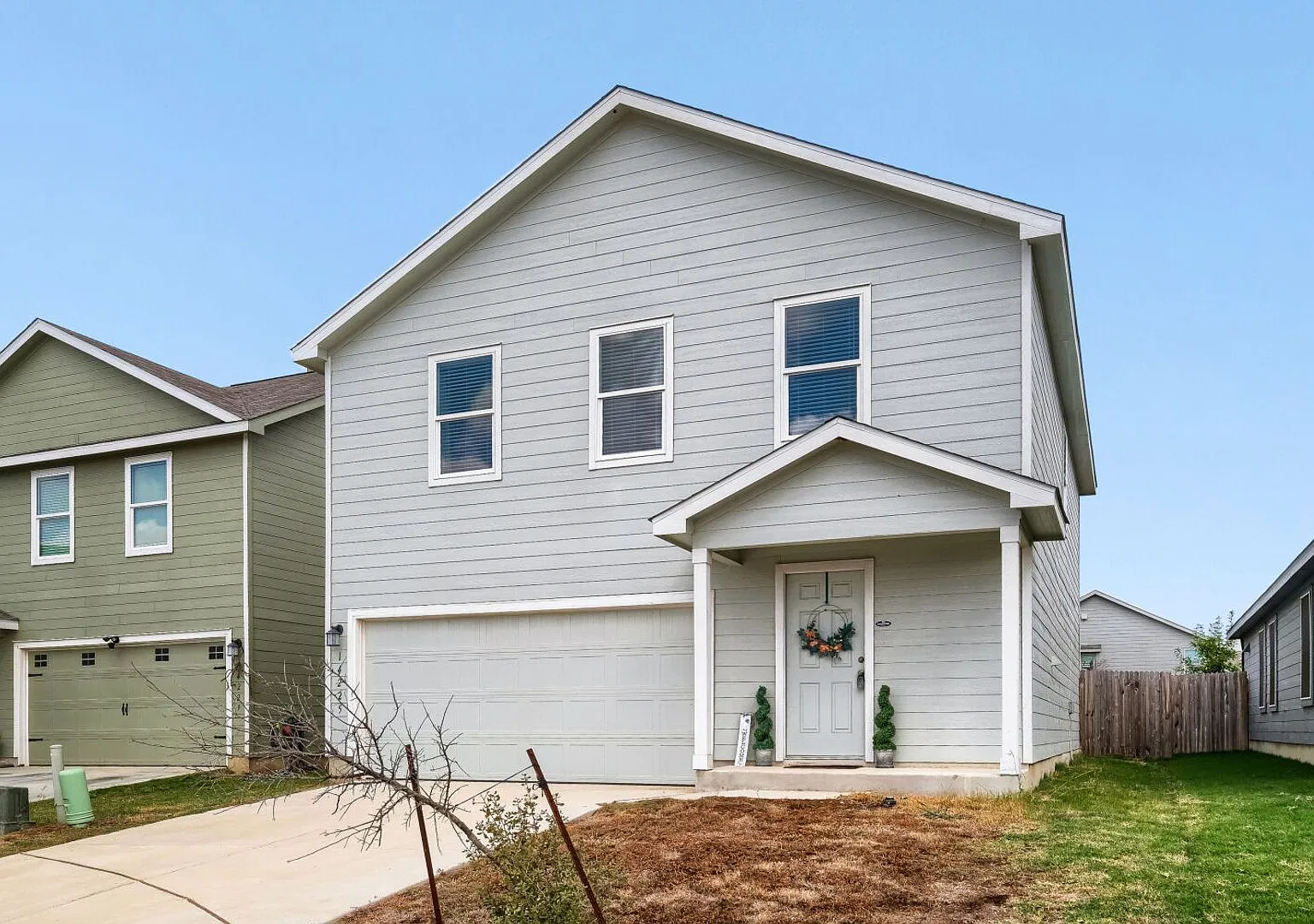 Beautiful 4-bedroom, 2.5-bath home in the desirable Silos Community! — Photo 1
