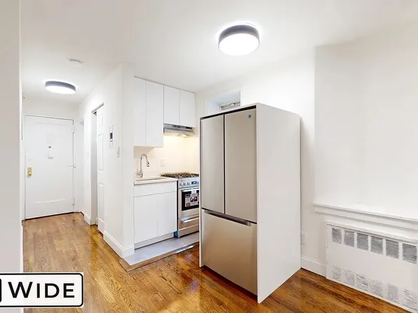 311 East 25th Street image 4 of 7