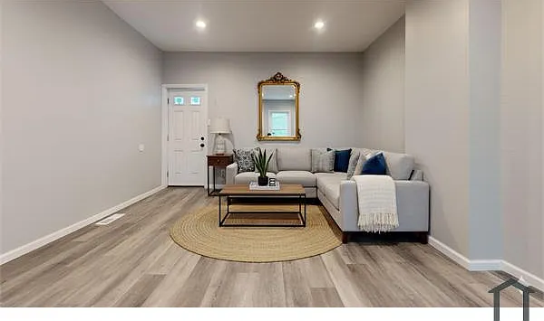 929 N Saint Bernard St — Photo 14