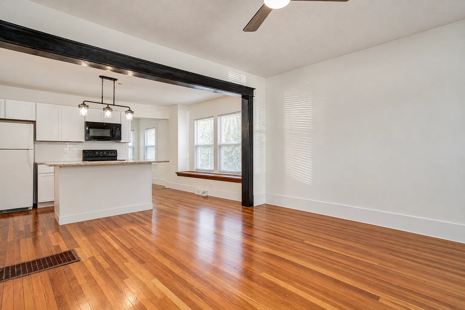 3 bed, 2.5 bath, 1500 sqft, $1,700 — Photo 4