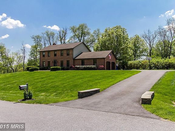 Gorgeous setting in Hillside Estates