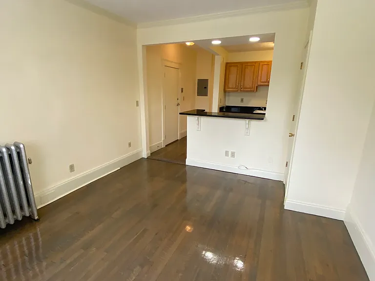 51 Queensberry St #6 — Photo 2