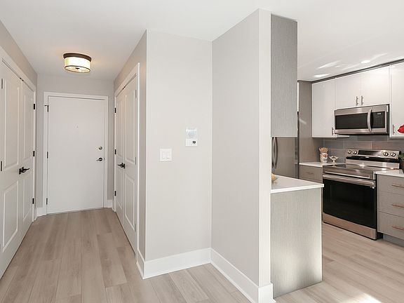 3rd image of 3101 Toulon Dr APT B1