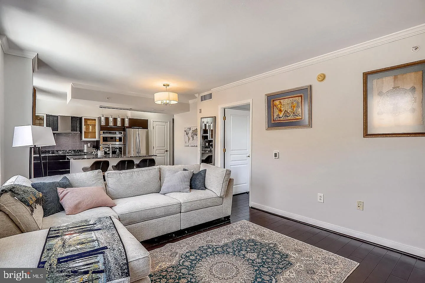 Central — Photo 3