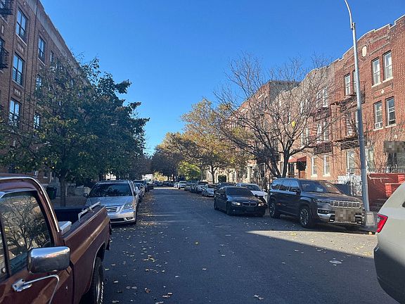 4th image of 1656 Park Pl