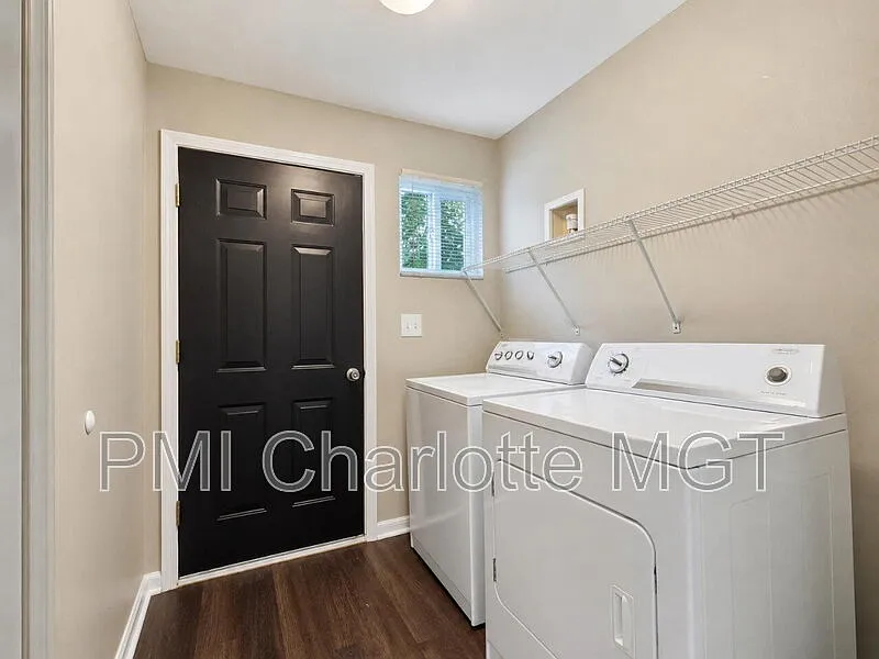 2 bed, 1.0 bath, 809 sqft, $1,200 — Photo 4