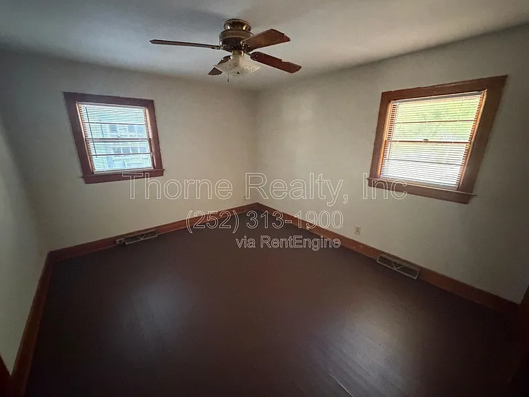 1425 Hargrove St — Photo 11