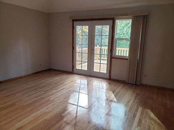 5th image of 2031 Marina Vista Ct NE
