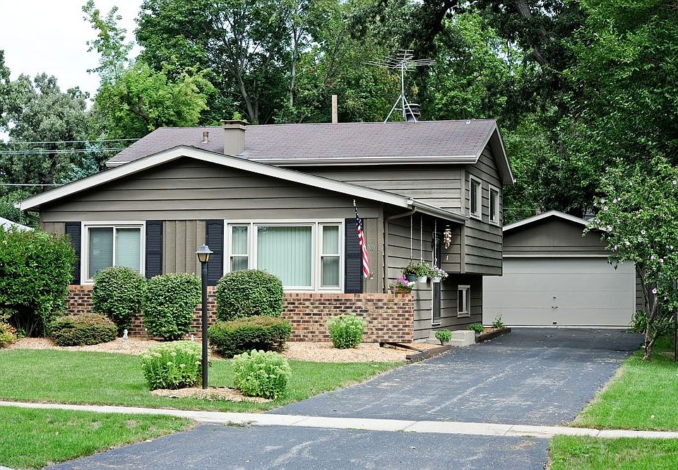 1st image of 118 N Lakeshore Dr