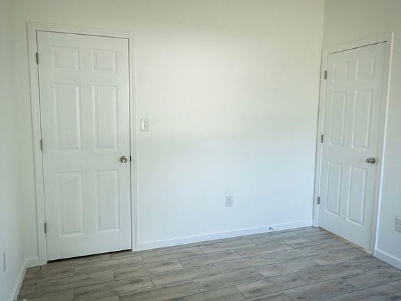 4th image of 2411 W Avery St