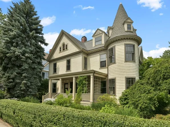 224 Aspinwall Ave, Brookline, MA 02446