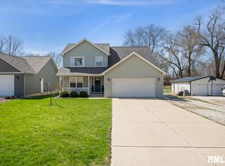 9925 N Garden Ln, Peoria, IL 61615