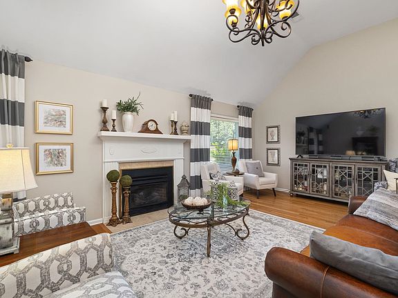 5th image of 185 Wren Cir