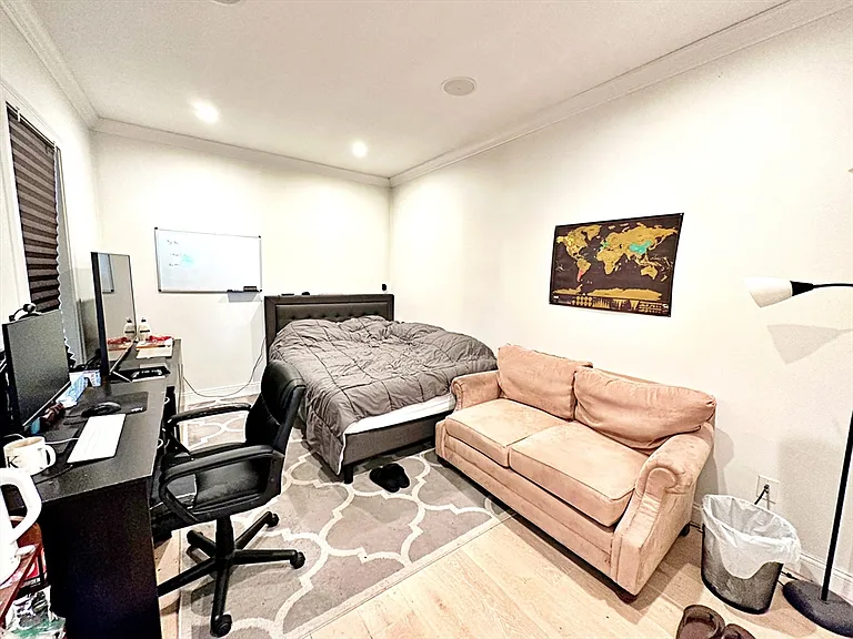 111 Maverick St #2 — Photo 8