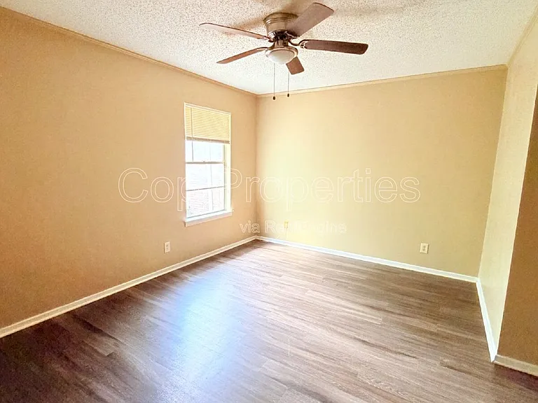 811 Jackson Keller Rd #3 — Photo 14