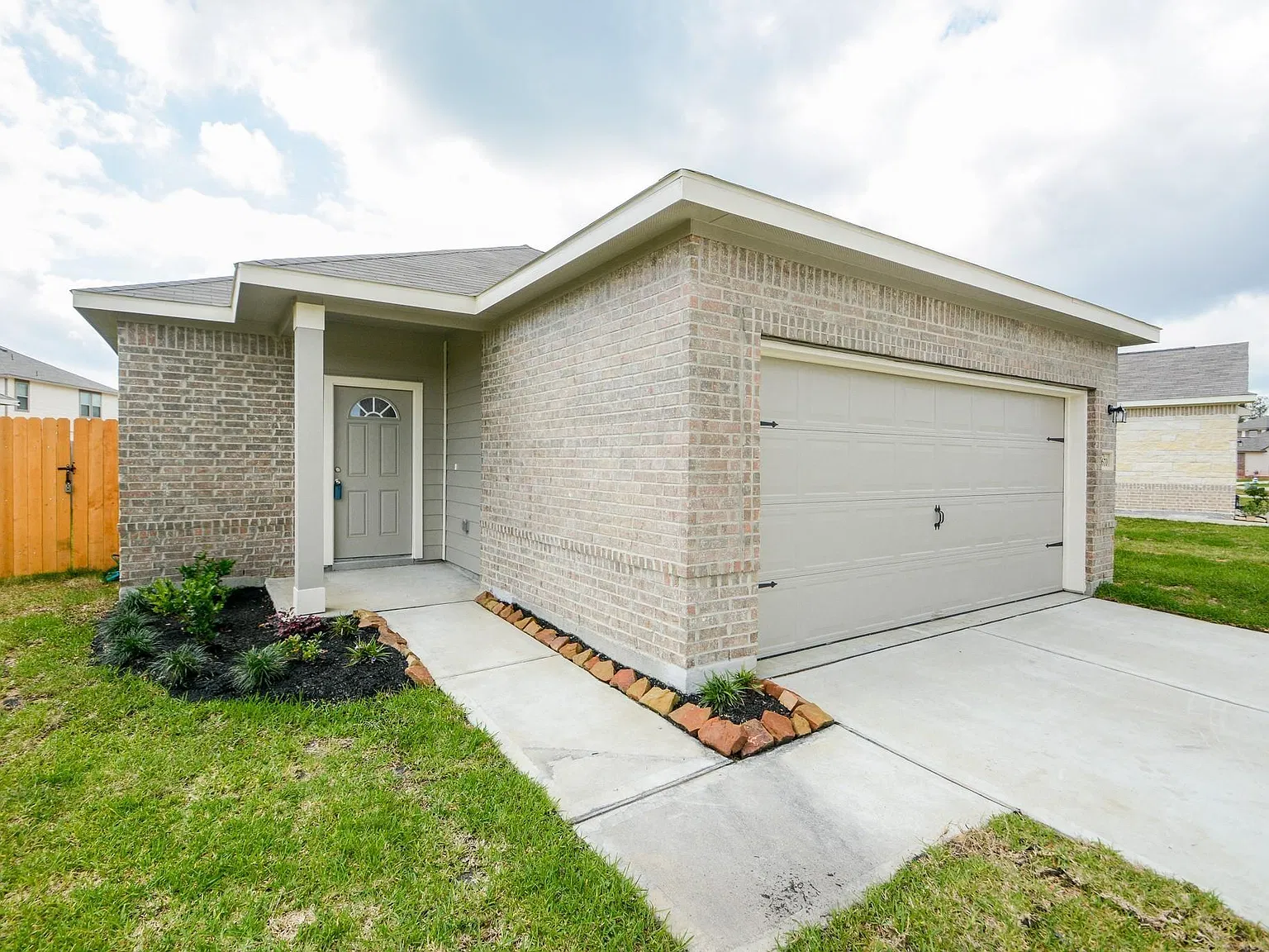 3 bed, 2.0 bath, 1390 sqft, $1,700 — Photo 4