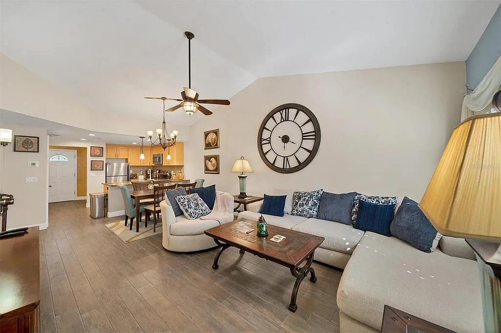 2 bed, 2.0 bath, 1119 sqft, $4,000 — Photo 4
