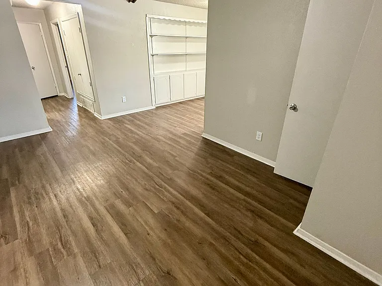 3610 Robinhood Dr — Photo 4