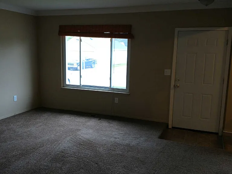 22412 Milner St — Photo 10