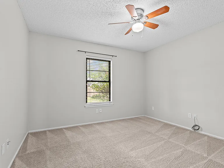 9616 Belmont Ave — Photo 11
