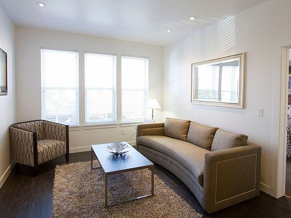 3rd image of 1861 N Clarkson St #4