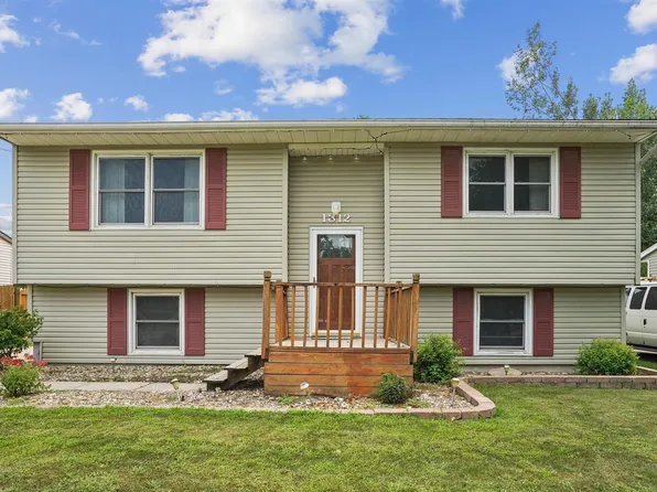 1312 Roosevelt St, Waterloo, IA 50707