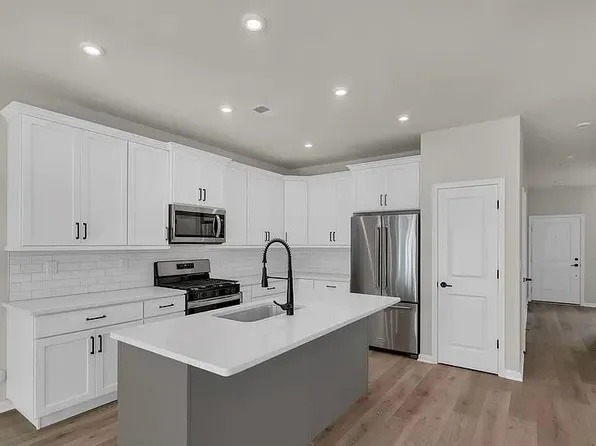 6 Chapel Ln, Wall, NJ 07753