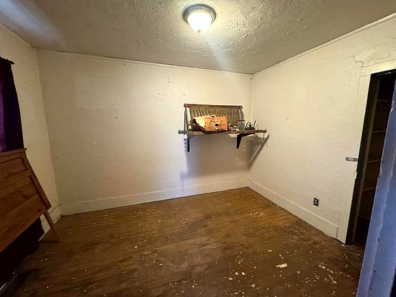 4th image of 251 2nd St