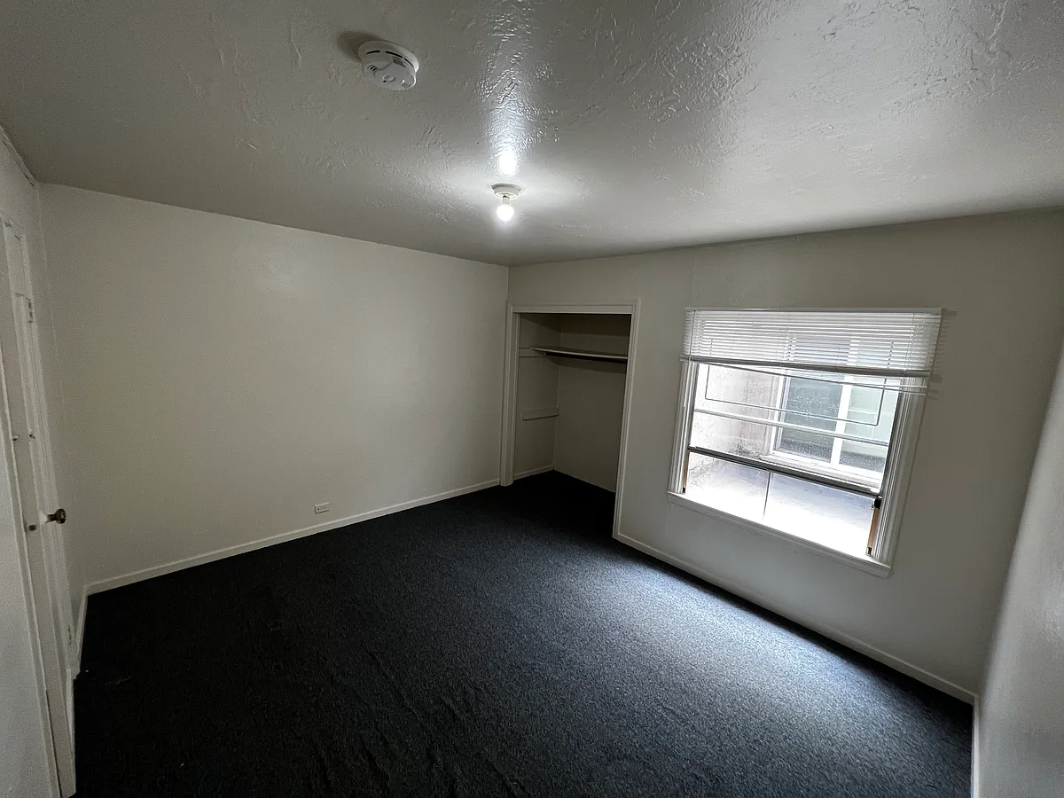Building Photo - 2413 Mission St #A
