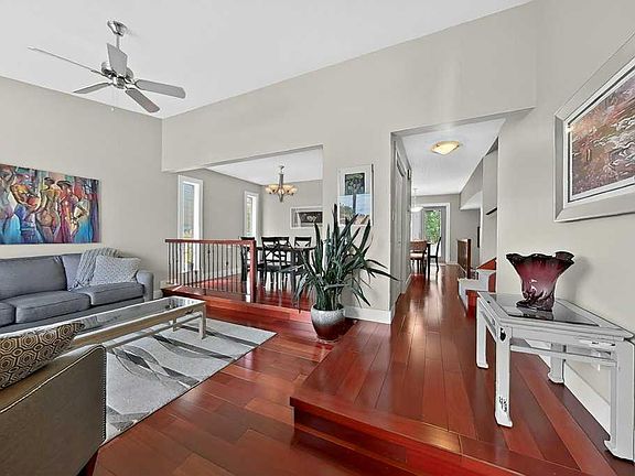 4th image of 63 NE Wildwood Cres W