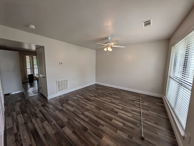 5545 Saint James St — Photo 3