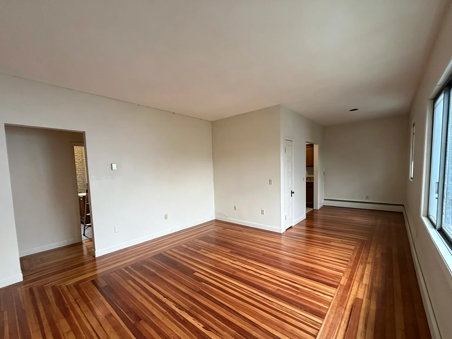 2 bed, 850 sqft, $1,800 — Photo 2