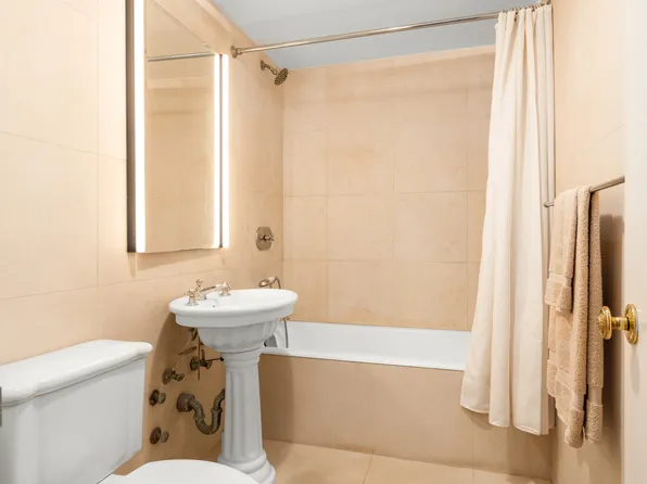 45 Sutton Place image 32 of 43