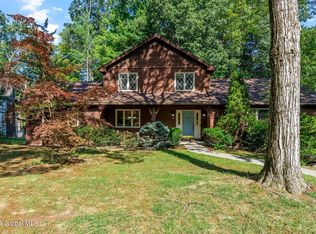 18 Shadowbrook Dr, Clifton Park, NY 12065