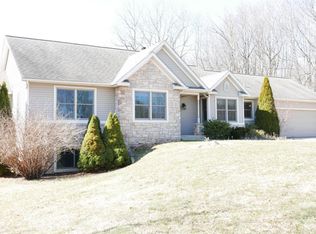 6206 Eagle Ridge Dr, Kalamazoo, MI 49004