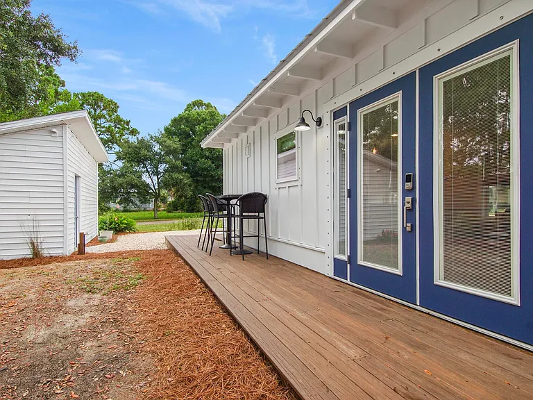 307 Dolphin Dr — Photo 29