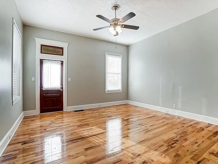 513 Thornton St — Photo 3