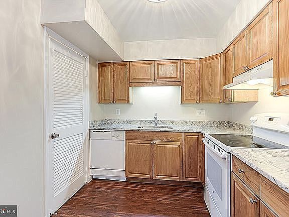 3rd image of 3819 Burlingame Pl #33B