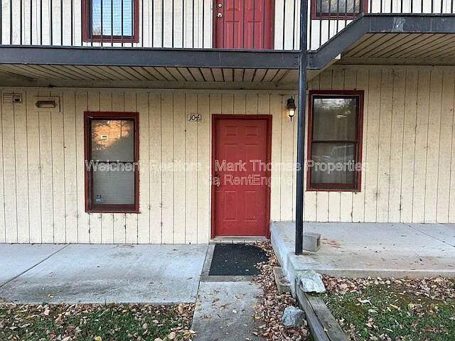 2 bed, 1.0 bath, 910 sqft, $1,250 — Photo 1