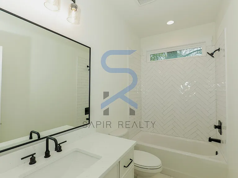 3374 Lee Dr — Photo 13