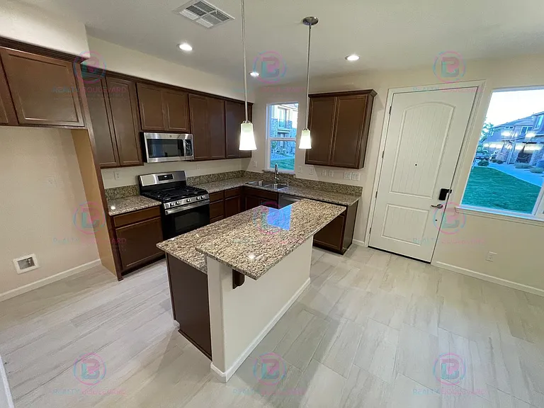 1013 Middle Gate Rd — Photo 7